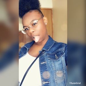 Meet your Posher, Daneshia